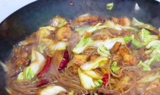 白菜炖粉条的做法（白菜炖粉条的做法 最正宗的做法）
