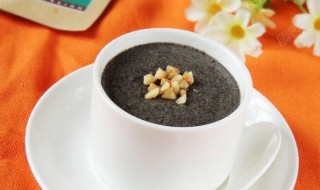 吃核桃黑芝麻加牛奶能起什么作用 吃核桃黑芝麻加牛奶能起什么作用和功效