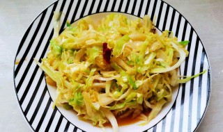 炝拌香辣甘蓝丝怎么做（炝拌香辣甘蓝丝怎么做才好吃）