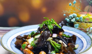 猪肝能和木耳一起炒吗（猪肝能和木耳一起炒吗宝宝）