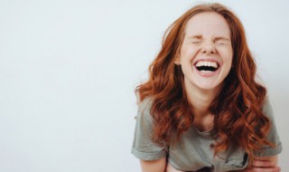 捧腹大笑的成语故事及解释 关于捧腹大笑的成语