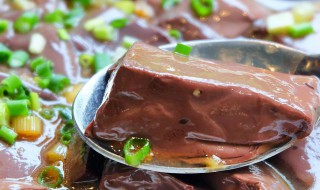 鸡血怎么紧水（鸡血怎样焯水才很嫩）