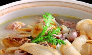 鱿鱼炖猪肚怎么做才好吃（鱿鱼炖猪肚怎么做才好吃窍门）