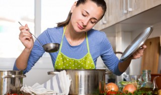 阿胶鸽子汤做法步骤（阿胶鸽子炖汤）