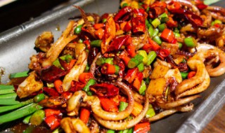 铁板鱿鱼做法 铁板鱿鱼的做法和配料