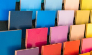 唐三彩是哪三彩为基本釉色（唐三彩是哪三彩为基本釉色褐色）