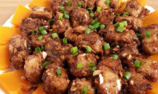 盐蒸排骨怎么做（盐水蒸排骨）