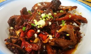 啤酒炒鸭最正宗的教程（啤酒炒鸭最正宗的教程是什么）