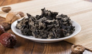 木耳相克的食物（木耳相克的食物有哪些）