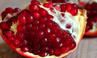 石榴能降血糖是真的吗 吃石榴能降血糖是真的吗