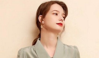 豆绿的衣服跟什么颜色最搭（豆绿的衣服跟什么颜色最搭配）