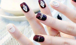 做完美甲以后应该怎么卸甲（做完美甲后如何卸掉）