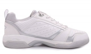 如何挑选合适的球鞋（如何挑选合适的球鞋和篮球鞋）