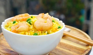 西红柿虾仁蛋炒饭的做法