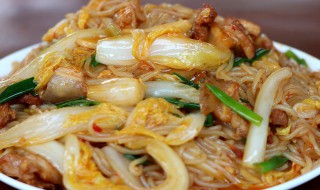 白菜炒粉条的家常做法 白菜炒粉条的家常做法视频