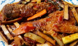 明太鱼的做法 辣焖明太鱼的家常做法