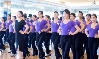 集体照什么颜色上镜 集体照穿什么颜色上镜