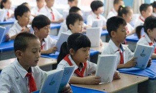 多彩的世界原文（《多彩的世界》）