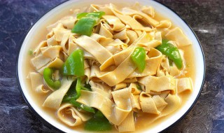 豆腐晒干了怎样做好吃（豆腐晒干了怎样做好吃视频）