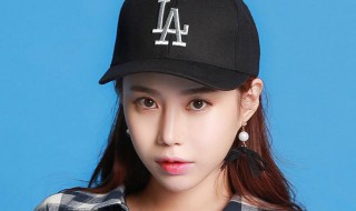 鸭舌帽搭配技巧 鸭舌帽的搭配什么衣服