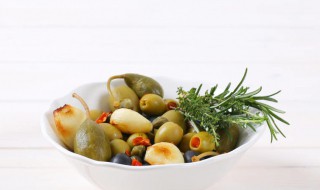 腌制辣椒的方法（腌制辣椒的方法与步骤）