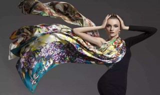 丝巾怎么搭配 丝巾怎么搭配好看