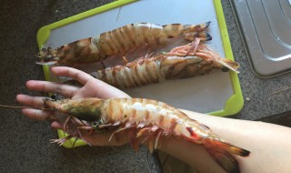 剥虾壳的最简单方法怎么用 剥虾壳的方法技巧