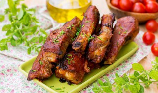 腊排骨的腌制方法（腊排骨的腌制方法盐放多少）