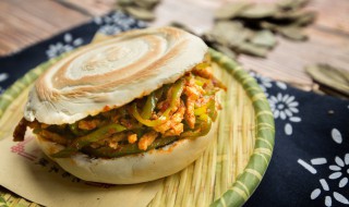 香葱腊肉馍馍怎么做（香葱腊肉馍馍怎么做才好吃）