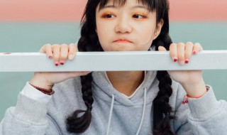 灰色卫衣衣服颜色搭配技巧（灰色卫衣怎么搭?）