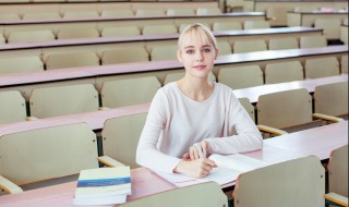 只许州官放火不许百姓点灯意思（只许州官放火不许百姓点灯意思相近的句子）