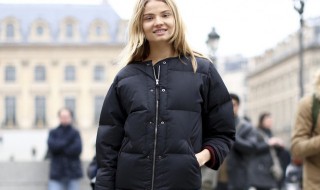 黑色羽绒服内搭什么颜色毛衣好 黑色羽绒服内搭什么颜色毛衣好看女