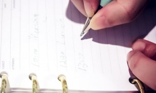 坚强的作文(坚强的作文素材)