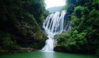 瀑布的声音句子（瀑布声音句子怎么写）