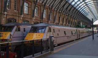 车站的人可真多写一段话（车站的人可真多写一段话50字）