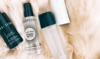 定妆喷雾和散粉哪个好（定妆喷雾和散粉哪个好用一点）