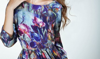 复古连衣裙简单穿搭方法（复古连衣裙图片）