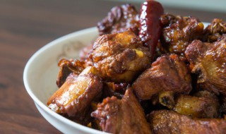 怎么做红烧土豆排骨（红烧土豆排骨怎样做好吃又简单）