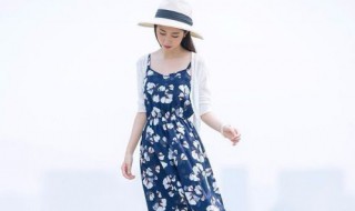 吊带连衣裙搭配什么外套 吊带连衣裙搭配什么外套夏天穿