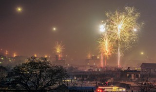 除夕十二点钟声祝福语 除夕十二点钟声祝福语怎么写