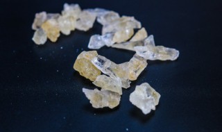 冰糖炒糖色的做法 冰糖炒糖色的做法视频