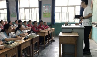 观察蚂蚁的作文(观察蚂蚁的作文300字左右)