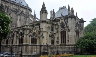 巴黎圣母院内容简介 巴黎圣母院内容简介300字