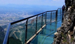 张家界天门山玻璃栈道介绍（2016年张家界天门山景区的玻璃栈道）