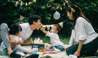 赞美幸福一家人的句子（赞美幸福一家人的句子成语）