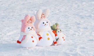 孩子玩雪的句子（孩子玩雪的句子短句唯美）