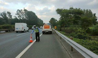 高速公路发生故障做法先后顺序（高速公路上车辆发生故障后的顺序题）