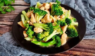 鸡胸肉炒西兰花的家常做法 鸡胸肉西兰花怎么炒