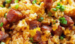 土豆腊肠焖饭的家常做法（土豆腊肠焖饭的家常做法大全）