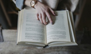 轻轻的造句（轻轻的造句一年级简单的）